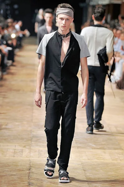 Look 19